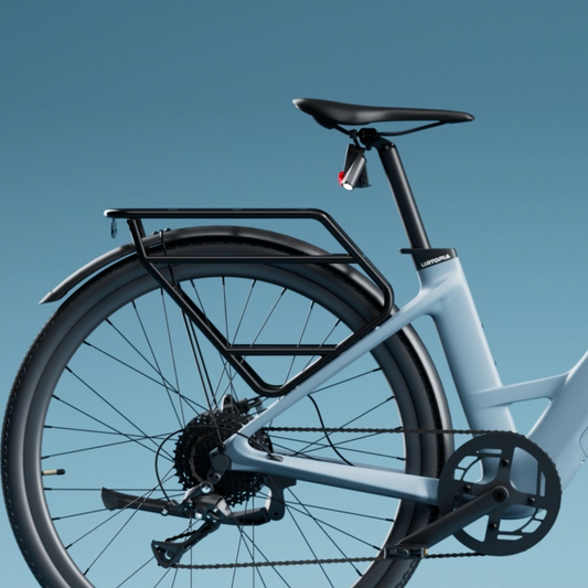 The Urtopia Carbon 1 ST E-Bike comes with a rear rack designed to carry loads.
